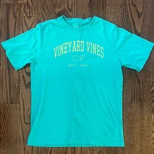 Boys Vineyard Vines Tee size Large